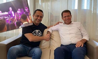 Türkiye yangınlarla mücadele ederken, CHP’li belediye başkanı Esad destekçisi şarkıcıya konser verdirdi!.