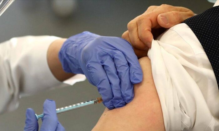 Moderna ve Pfizer: “Aşımız etkinliğini yitiriyor, üçüncü doz gerekli..”