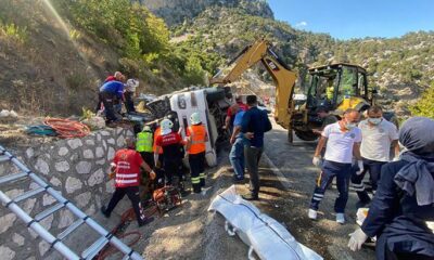 Burdur’da TIR devrildi! 2 ölü, 1 yaralı..