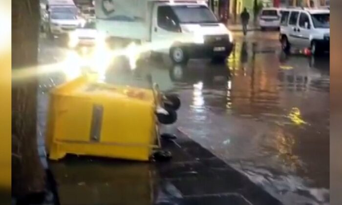 Ankara’da kuvvetli sağanak su baskınlarına neden oldu!.