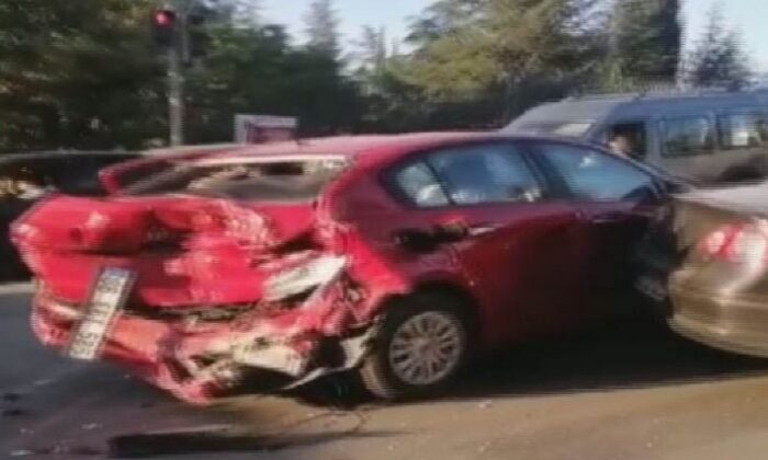 Ankara’da freni boşalan kamyon 5 aracı biçti!.
