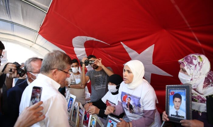 Davutoğlu’na Diyarbakır annelerinden tepki! “… sahip çıkmadınız!.”