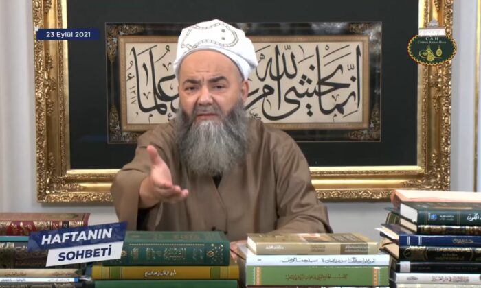 Cübbeli Ahmet Hoca: “İşçisi geçinemezken patronun hayırları kabul olur mu?.”