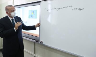 Sınıfları ziyaret eden Başkan Erdoğan, tahtaya bu notu yazdı!.