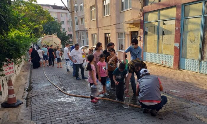 Klasik CHP belediyeciliği! Çorlu’da vatandaş su almak için sokağa döküldü!.