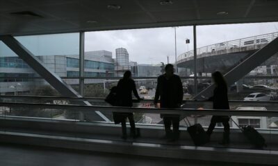 İngiltere’ye seyahatlerde zorunlu otel karantinası resmen kalktı!.