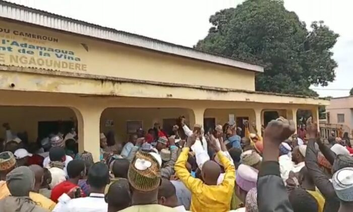 Kamerun’da Müslümanlara haç kolyesi baskısı..