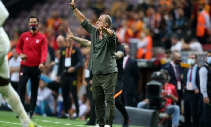 Fatih Terim istifadan döndü!.