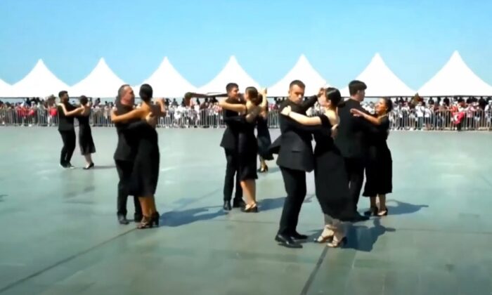 Yine CHP yine Vals rezaleti!. İzmir’in düşman işgalinden kurtuluşunu gavurun dansıyla kutladılar!.