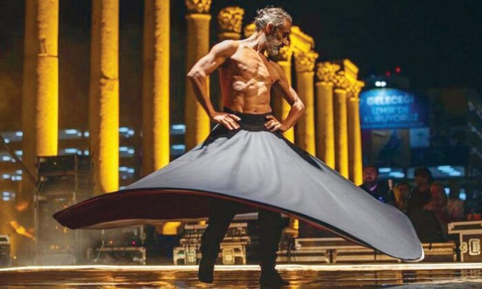 İzmir Büyükşehir Belediyesi’ne yarı çıplak semazen tepkisi yağıyor!.