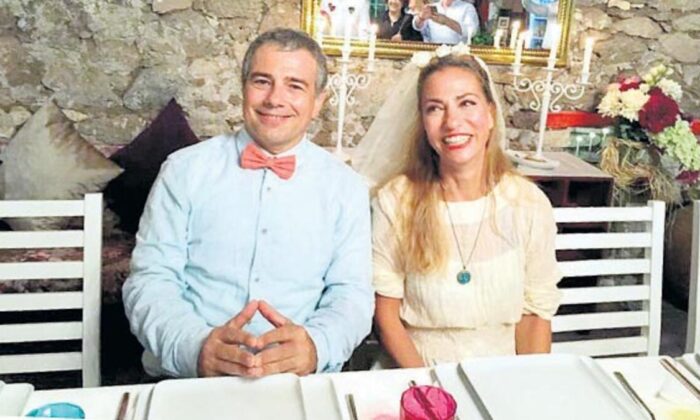 Şarkıcı Deniz Arcak, görücü usulü evlendiğini ve çok mutlu olduğunu açıkladı!.