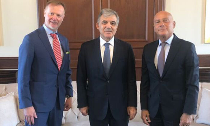 Yine bir Cumhurbaşkanı eskisi Gül ihaneti!. Erdoğan’ın rest çektiği büyükelçilerle kulis yaptı!.