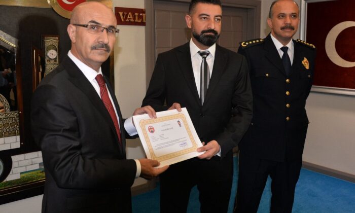 Uyuşturucu ile yakalanan ödüllü narkotik polisi tutuklandı!.