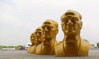 Dünyanın en hızlı heykelcileri! CHP’li Mezitli Belediyesi’nden heykel açılışı..