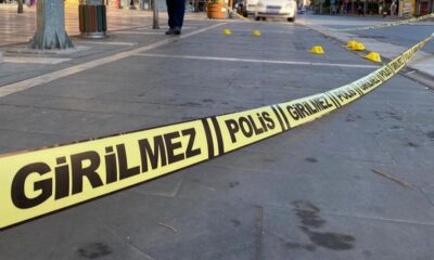 Annesine şiddet uygulayan babasını öldürdü!.