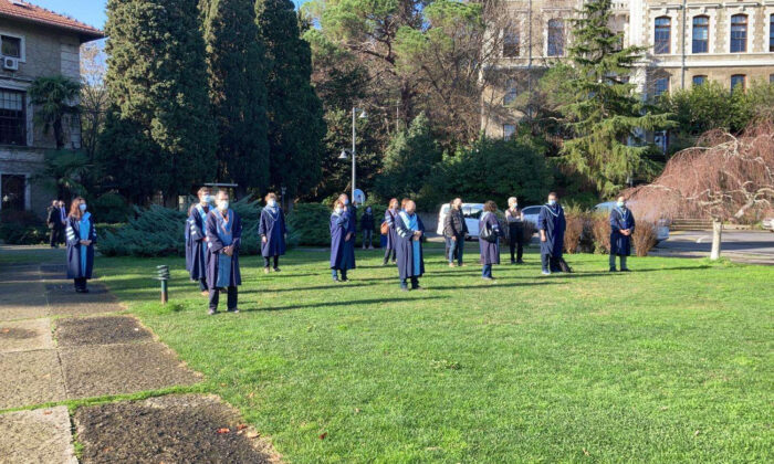 Boğaziçi Üniversitesi’nin sözde akademisyenleri aylardır devleti adam yerine koymuyor ve tıkır tıkır maaşlarını almaya devam ediyor!.