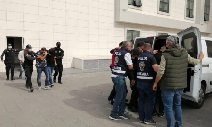 Ankara’da piyasaya yasa dışı yollarla ilaç süren çeteye operasyon..