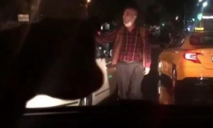 Esenler’de taksi şoförü, otomobilin camını yumruklayıp yol kesti!.