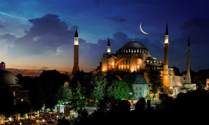 Alçaklığın dibini buldular!. Ekşi Sözlük denen çukurdan bir skandal daha! “Cami olarak işe yaramıyor, Ayasofya’yı satalım!.”