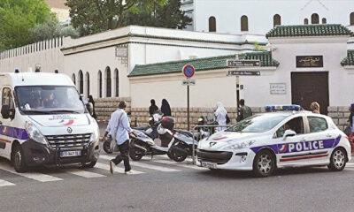 Fransa 30 Camii’nin kapısına kilit vurdu!.