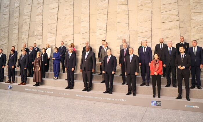 NATO savunma bakanları, Brüksel’de toplandı!.