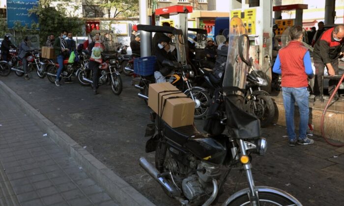 İran’da benzin krizi uzun kuyruklar oluşturdu!.