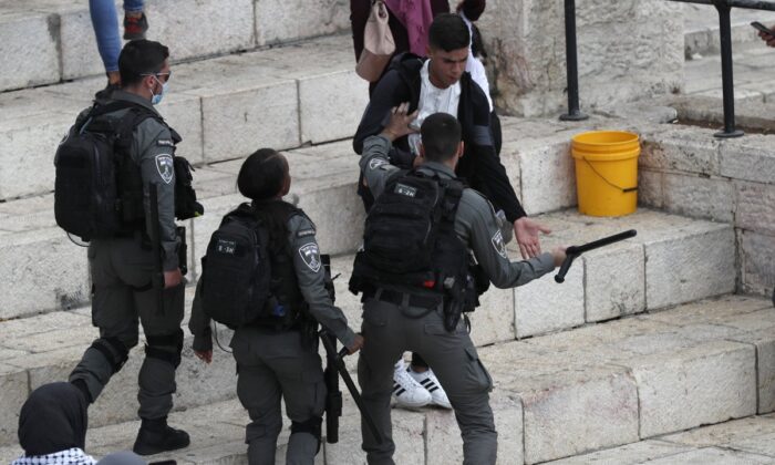 İşgalci kuduz köpekler, Mevlid Kandili’ni kutlayan Filistinlilere saldırdı!. 20 yaralı..