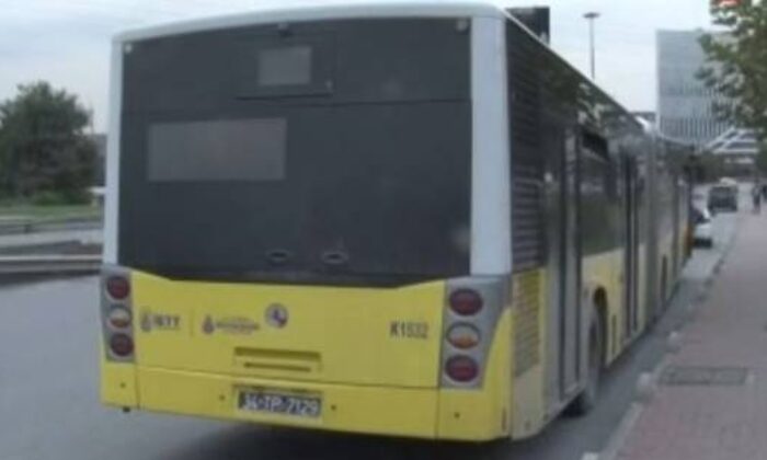 İstanbullunun ulaşım çilesi bitmiyor! İETT otobüsü yine yolda kaldı!. (video haber)