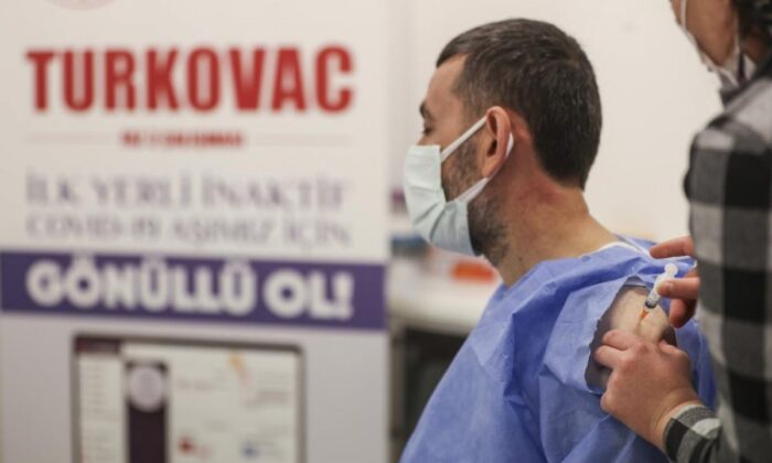 TURKOVAC, 400’ün üstünde gönüllüye hatırlatma dozu olarak uygulandı!.