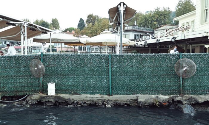 Başın batsın Ekrem!. Esnaf denizdeki bok kokusunu vantilatör ile kesmeye çalışıyor!.