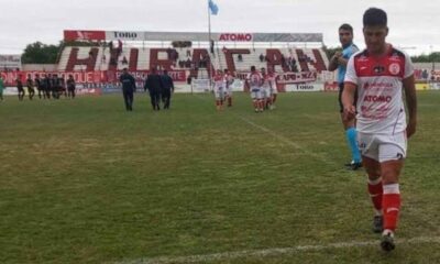 Tribünlerde çatışma çıktı, saha kenarındaki teknik direktör vuruldu!.