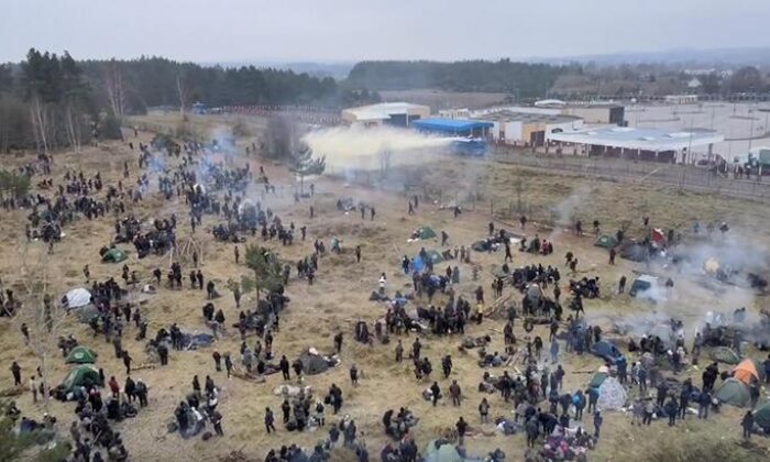 Polonya sınırında sığınmacılarla güvenlik güçleri arasında arbede çıktı!.