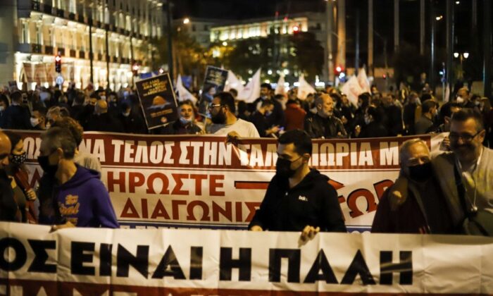 Yunanistan yine karıştı!. Atina’da işçiler sokağa indi!.