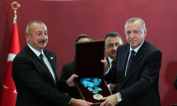 Cumhurbaşkanı Erdoğan’dan Aliyev’e Türk Dünyası Ali Nişanı..