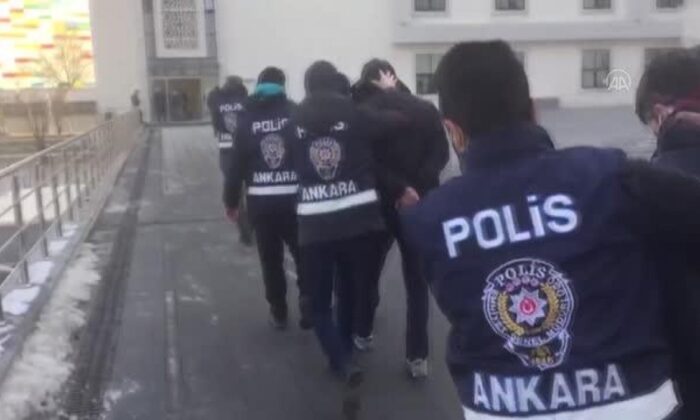 Ankara’da FETÖ firarisi eski yarbay ve binbaşı gaybubet evinde yakalandı!.