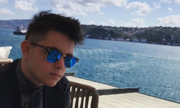 İstanbul’da dram! Anne ve babasını öldürüp, intihar etti!.