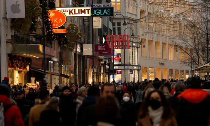 Avusturya’da iki doz aşı olmayana sokağa çıkma yasağı..