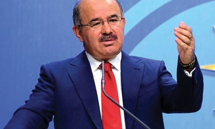 Hüseyin Çelik’ten hükümete dolar eleştirisi! “Başımıza taş düşse dış güçlere havale ediyoruz!.”