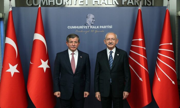 Ahmet Davutoğlu ile Kemal Kılıçdaroğlu’ndan erken seçim çağrısı..