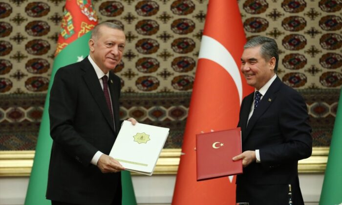 Türkiye ile Türkmenistan arasında 8 anlaşma imzalandı!.