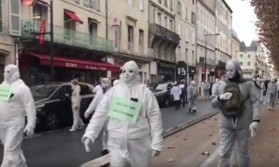 Fransa’da aşı karşıtlarından sıra dışı eylem..