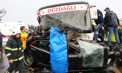 İşçileri taşıyan midibüsle otomobil çarpıştı! 2 ölü, 15 yaralı..