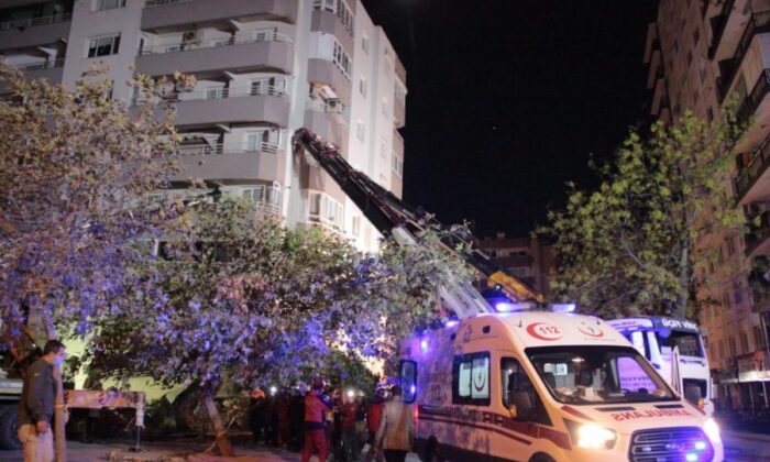 İzmir’deki depremde 11 kişinin öldüğü binadaki BİM’e suç duyurusu..