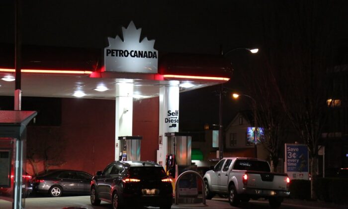 Kanada’da, sel bölgesinde yakıt alımına kısıtlama getirildi!.