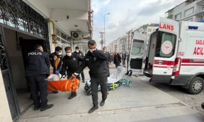 Annesini öldürüp, babasını bıçakladı!.