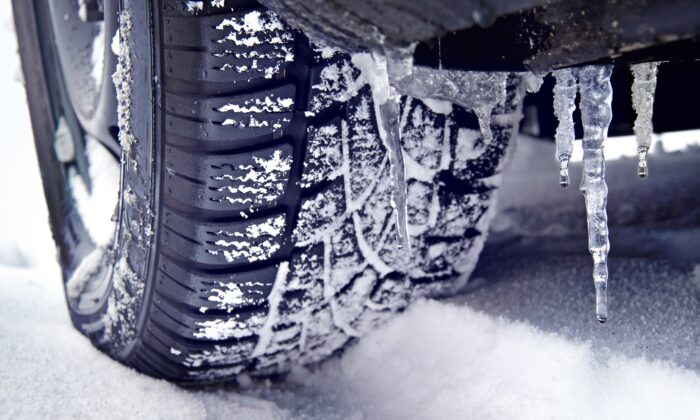 Sürücüler Dikkat!. Kış lastiği uygulaması yarın başlıyor!.