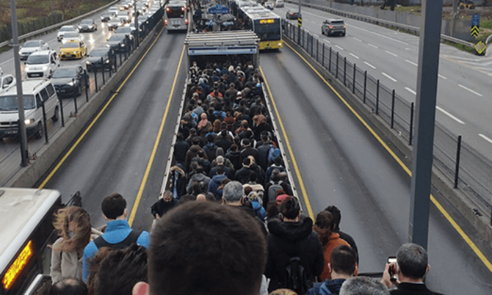 İstanbul’da ulaşım rezaleti her geçen gün daha da artıyor!. Ekrem’e oy verenler bin pişman!.