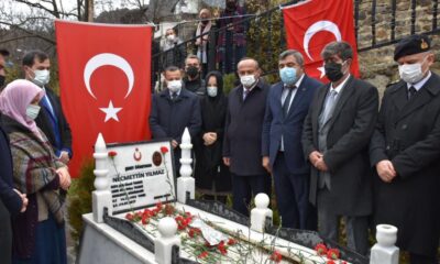 Şehit Öğretmen Necmettin Yılmaz kabri başında anıldı!.