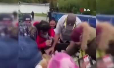 Rusya’da yaşlılar çöpten yiyecek topluyor!.