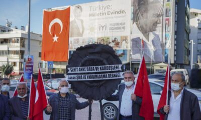 Ankara’da şehit babalarından İYİ Parti önünde protesto..